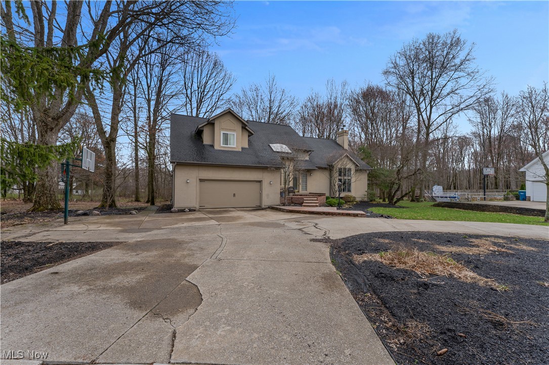 5755 Logan Arms Drive, Girard, Ohio image 4