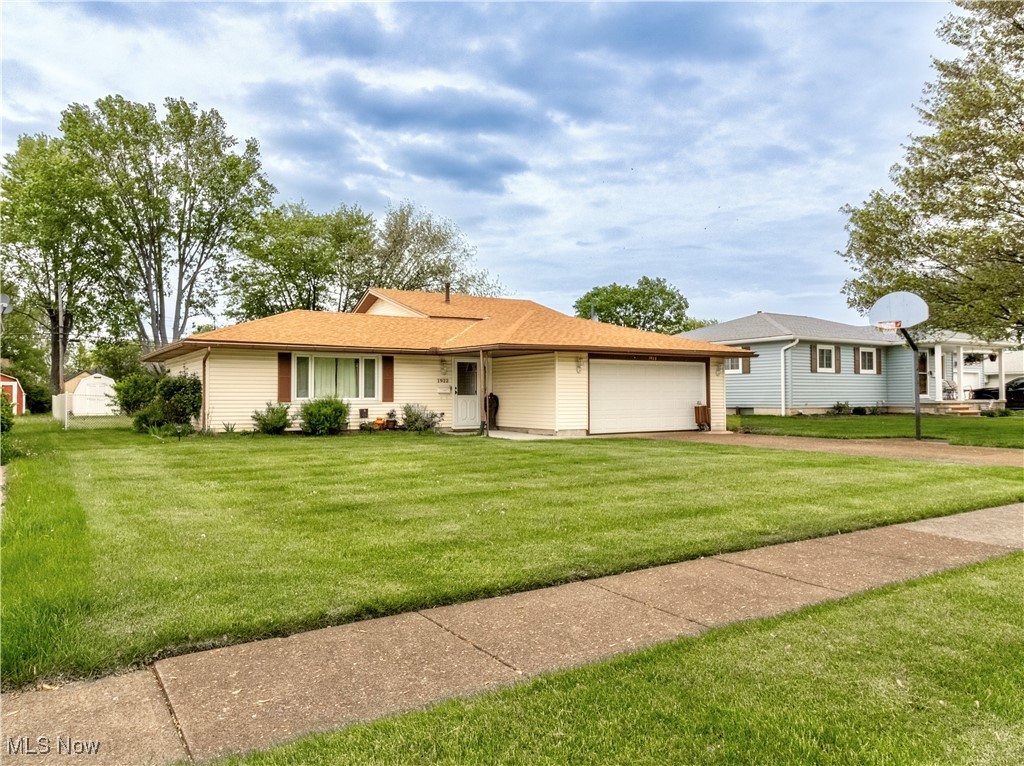 1922 W 38th Street, Lorain, Ohio image 2