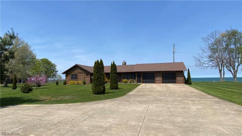 Homes For Sale - 1104 Lake Road<br/> Conneaut, OH 44030