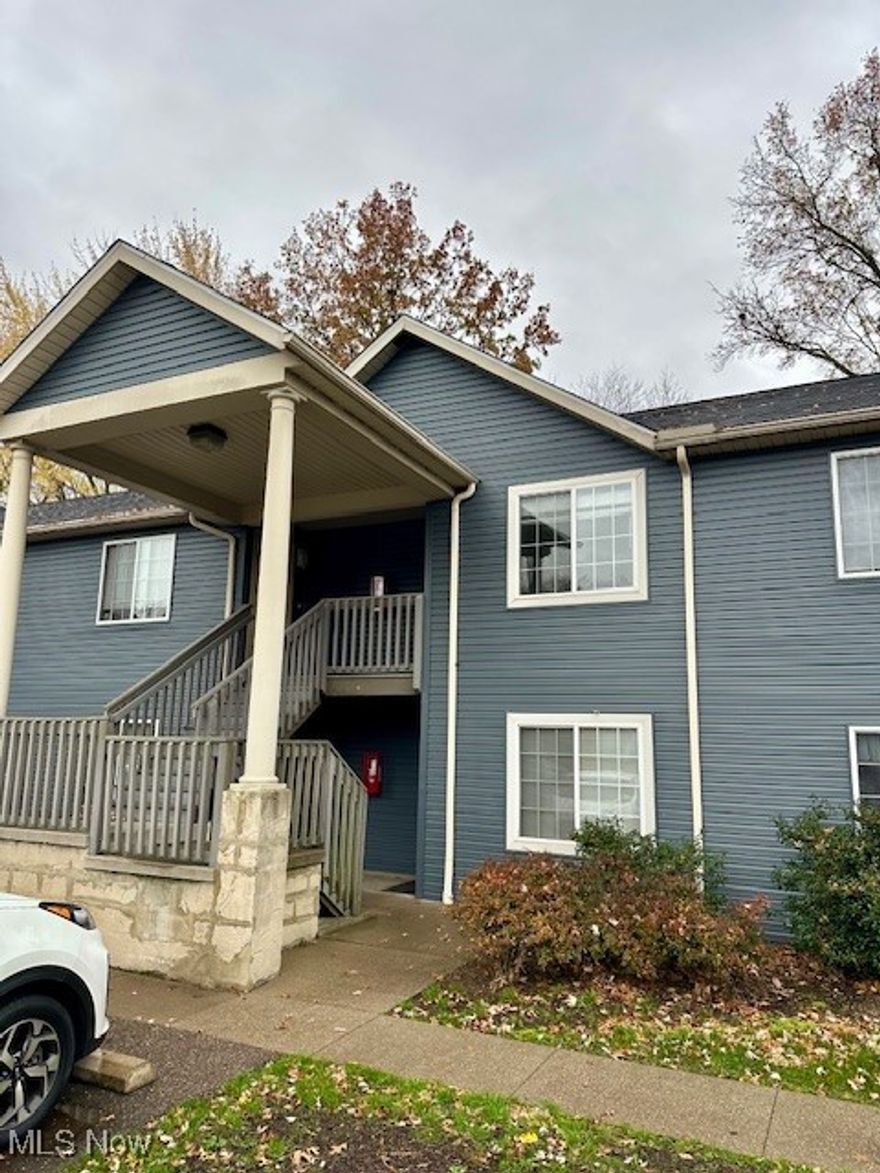 Sunny second floor 2 bedroom available in the Ellett area! New flooring new paint, large bathroom and nicely sized bedrooms, one with a wall of closets and the other with a large walk in closet! Washer dryer hookups in the unit or you can use the convenient coin operated laundry in on site. Tenant only pays for electric! No Pets No Smoking. Rental Qualification Checklist:
-Credit score: 600+ (If between 500 and 600, some owners may consider a tenant with an additional security deposit.)
-No recent bankruptcy.
-No eviction history & no criminal history (involving sex, drugs or violence)
-Stable employment (must provide current pay stubs)
-Monthly gross income must be at least 2.5 X Monthly Rent
-First months rent, security deposit, renters insurance, and transferred utilities required prior to move in.