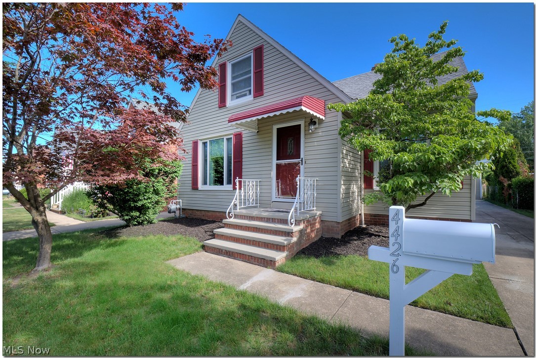 This home sparkles! Don't wait. Move in Ready. Everything has been done. New furnace being installed before title transfer.