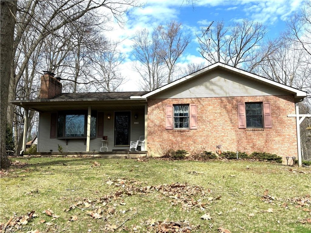 Photo of 42900 Woodvale Lane, Columbiana, OH 44408 (MLS # 5189806)