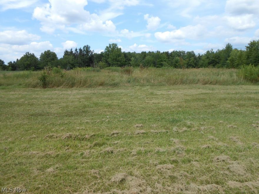 Beautiful lot in Crown Pointe Estates.  Sensational countryside surroundings, great for nature lovers.  Picturesque views yet close to major thorough fares, schools, churches, shopping and recreation.  Premier location just waiting for your dream home.  Bring your own builder.