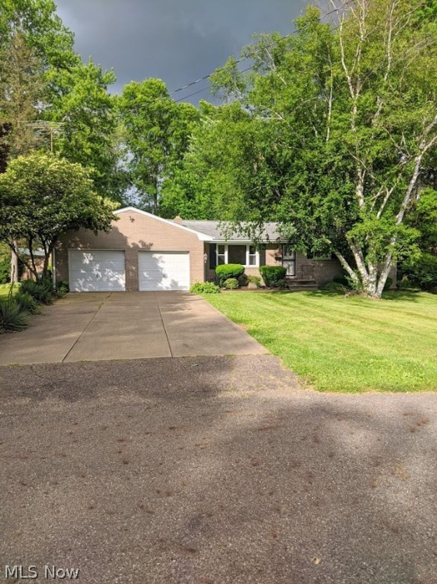 Here's The Key ! To Your Happiness!  Brick Ranch Located On Quiet Cul-De-Sac Offers 1st Floor Family Room With Door Leading To  Fenced Yard & Dining 
Area Leads Out To Deck . Brand New Windows, New Furnace, New Central Air, New Garage Opener and Completely Remodeled Bath with Walk In Shower. 1st Floor Laundry In Closet Of 3rd Bedroom or Can Be In The Full Basement. Nice Spacious Ranch Home!