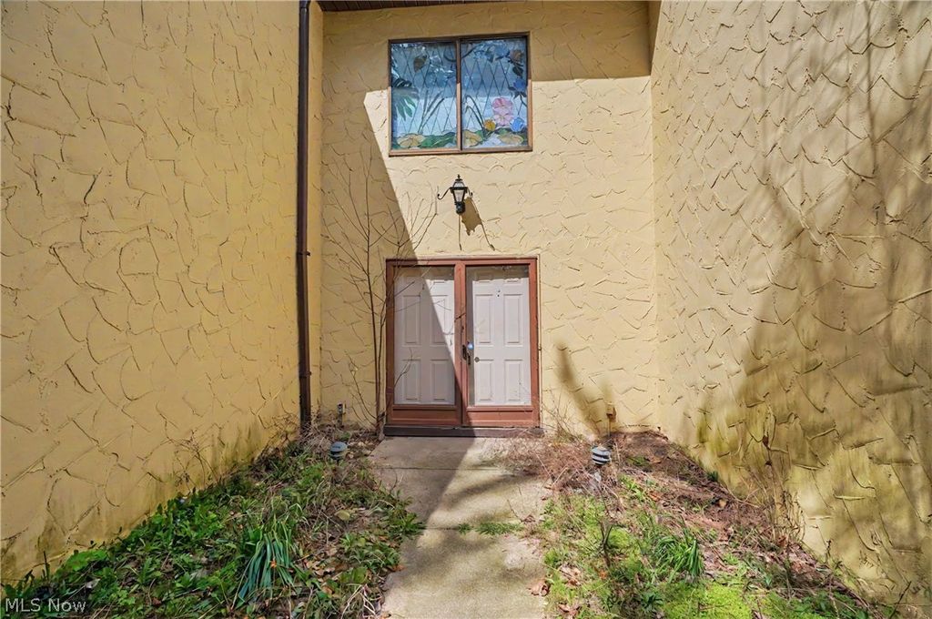 Photo of 624 Hampton Ridge Drive, Akron, OH 44313 (MLS # 5201907)