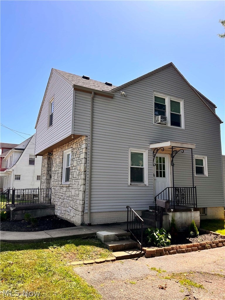 1921 Maple Avenue