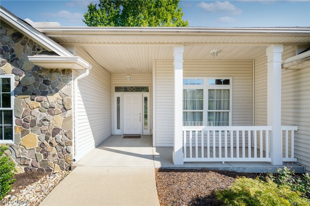 Photo of 987 W Martin Avenue, Amherst, OH 44001 (MLS # 5210435)