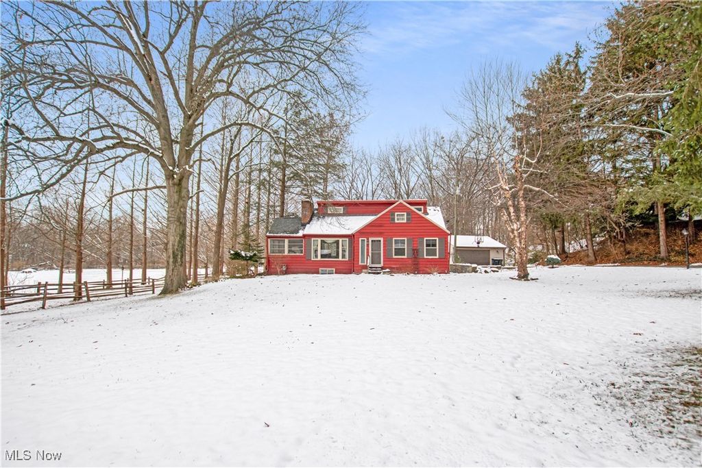 Photo of 7630 S Eastland Road, Berea, OH 44017 (MLS # 5176347)
