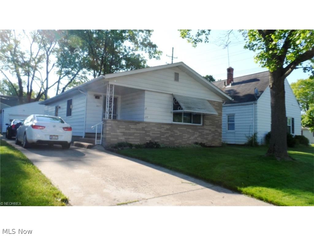 CHARMING 3 BEDRM/ 1.5 BATH RANCH LOCATED ON PRIVATE DEAD END ST CLOSE TO NEW MARKET DISTRICT. THIS HOME HAS BEEN FRESHLY PAINTED INSIDE. FEATURES INCLUDE 1 CAR GARAGE WITH COVERED PATIO AREA FOR ENTERTAINING (OR CAN EASILY BE CONVERTED TO XTRA 1 CAR CARPORT WITH FRONT PC ADJUSTED.--ASK FOR INSTRUCTIONS) BEDRMS & LIVING AREA FEATURE WOOD FLOORS AND KITCHEN AND MAIN BATH FEATURE NEW FLOORING. bASEMENT FEATURES REC RM, VENTED GLASS BLOCK WINDOWS, 1/2 BATH AND LAUNDRY AREA. HOME WARRANTY INCLUDED. CLOSE TO SHOPPING, RESTAURANTS, ENTERTAINMENT AND VALLEY VISTA PARK. DON'T MISS OUT ON THIS ONE!!