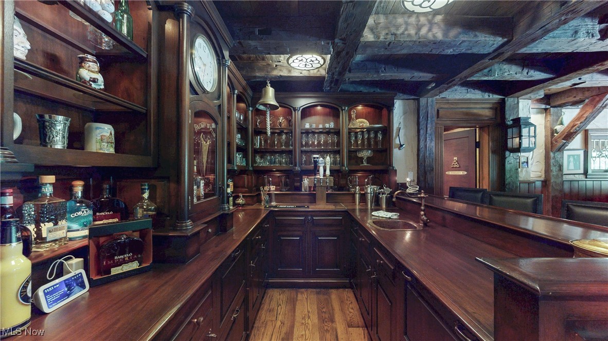 Gates Mills, Ohio 44040, United States, 4 Bedrooms Bedrooms, ,5 BathroomsBathrooms,Residential,Active,159565