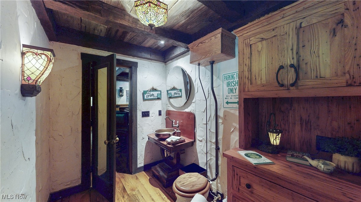 Gates Mills, Ohio 44040, United States, 4 Bedrooms Bedrooms, ,5 BathroomsBathrooms,Residential,Active,159565