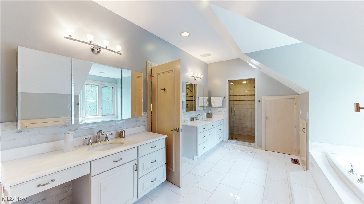 Gates Mills, Ohio 44040, United States, 4 Bedrooms Bedrooms, ,5 BathroomsBathrooms,Residential,Active,159565