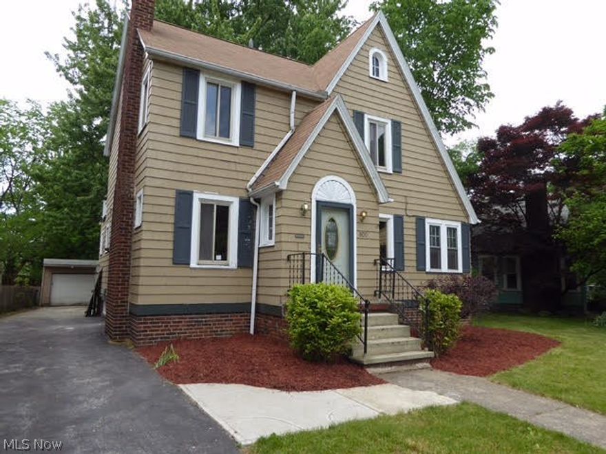 Vintage Cleveland Heights Colonial offers spacious kitchen, extra large Living Room with Fireplace, Formal Dining room, three bedrooms on the second floor and a finished third floor.  Hardwood Floors and a full basement.  Extra room off Living Room could be a great office.  Lots of potential in this property.  Come take a look!!  This is a Fannie Mae Homepath property.  All information is approximate