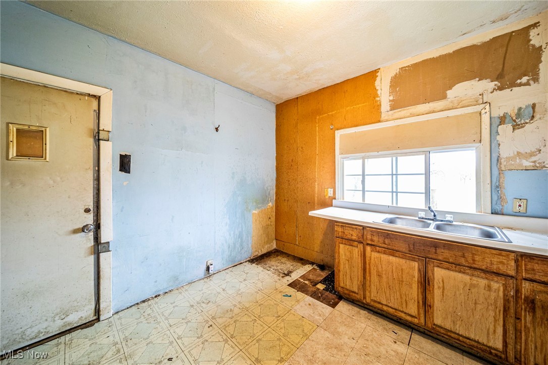 14819 Hale Avenue, Cleveland, Ohio image 9
