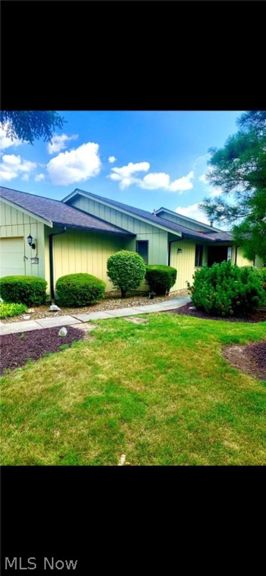 Welcome home to 11266 Co Moor Blvd. This beautifully renovated home has 3 bedrms, 2 full baths, renovated kitchen & baths. The kitchen boasts great storage and has new granite & newer appliances. The flooring has been updated with brand new luxury vinyl. This home has been freshly painted and is move-in ready. The furnace & air conditioning and hot water tank are also brand new. This end unit has a gorgeous side yard that is spacious and the enclosed patio area is quaint & cozy. There is ample parking across the street, easy access to highways, metroparks, shopping & golf. There is only one thing to ask yourself: when are you coming.