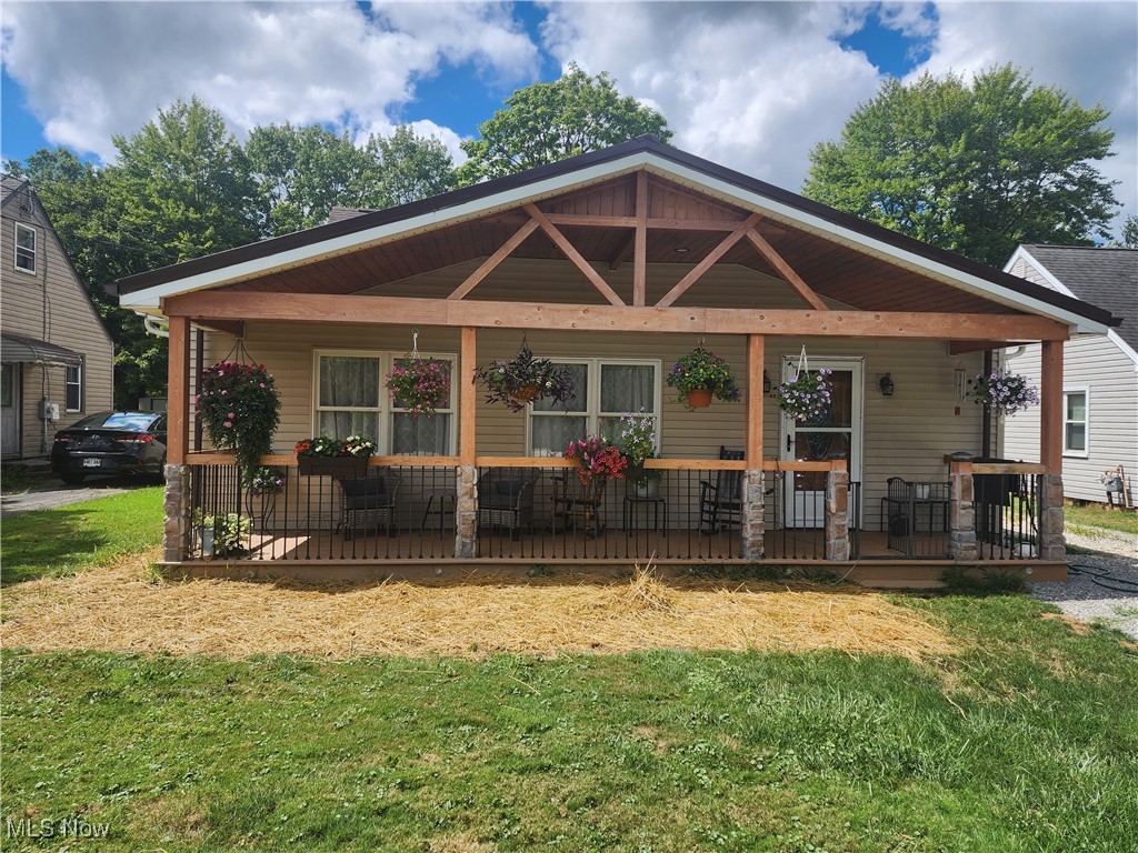 Welcome home to this wonderfully updated 3-bedroom 2.5 bath home in Hubbard Twp. With more than 1600 square feet of living space, this home is much larger than it appears. The newer kitchen features beautiful cabinets and custom crown molding. The main bath was just redone weeks ago. The large living room has a gas fireplace and beautiful tray ceilings. The basement has a finished room and new full bath. The heated garage was built several years ago with the car enthusiast in mind. This one is not a drive-by; it's one you have to see to appreciate.