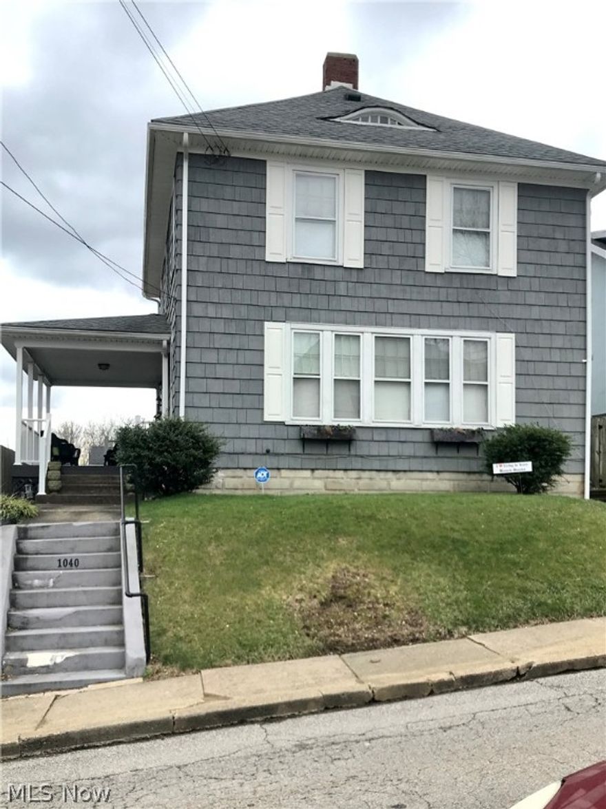 You will fall in love with this charming 2 story home that overlooks the heart of Parkersburg. This move in ready home offers 3 bedrooms and 1 full bath. Hardwood floors throughout. There's an attic for storage, detached garage and a covered porch to relax and enjoy the views. Call today!!