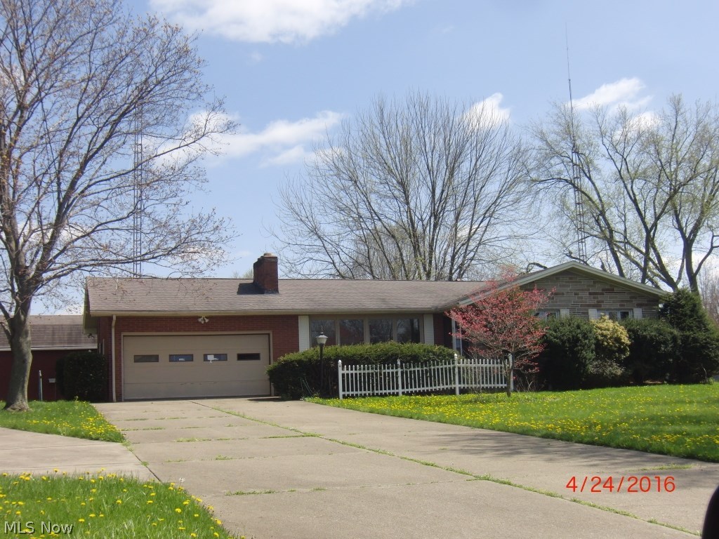 This home is very spacious and needs work but could be a real show place. Fenced in lot. Inground pool that needs work. Large barn with flooring and its own electric. Basement is finished and has a bonus room and a full bath .Rec room and built in bar and brick fireplace, located off the kitchen.