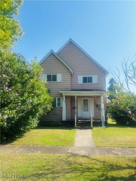This 1440 sq ft single-family home includes 3 bedrooms, 1.5 bathrooms. It's an ideal opportunity to create your dream space!