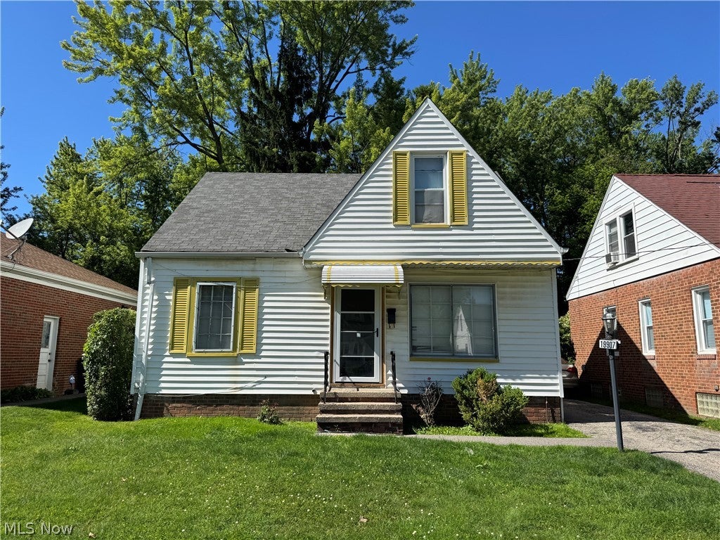 Photo of 19907 Ridgewood Avenue, Warrensville Heights, OH 44122 (MLS # 5222920)