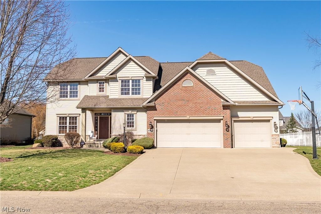 Photo of 8811 Scotsbury Street NW, Massillon, OH 44646 (MLS # 5190679)