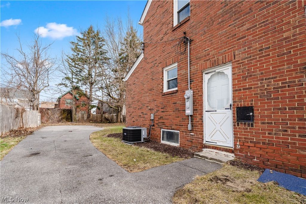 Photo of 18303 Canterbury Road, Cleveland, OH 44119 (MLS # 5191109)