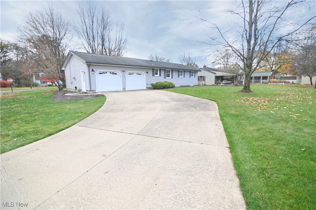 1702 Lancaster Drive, Youngstown, Ohio image 4