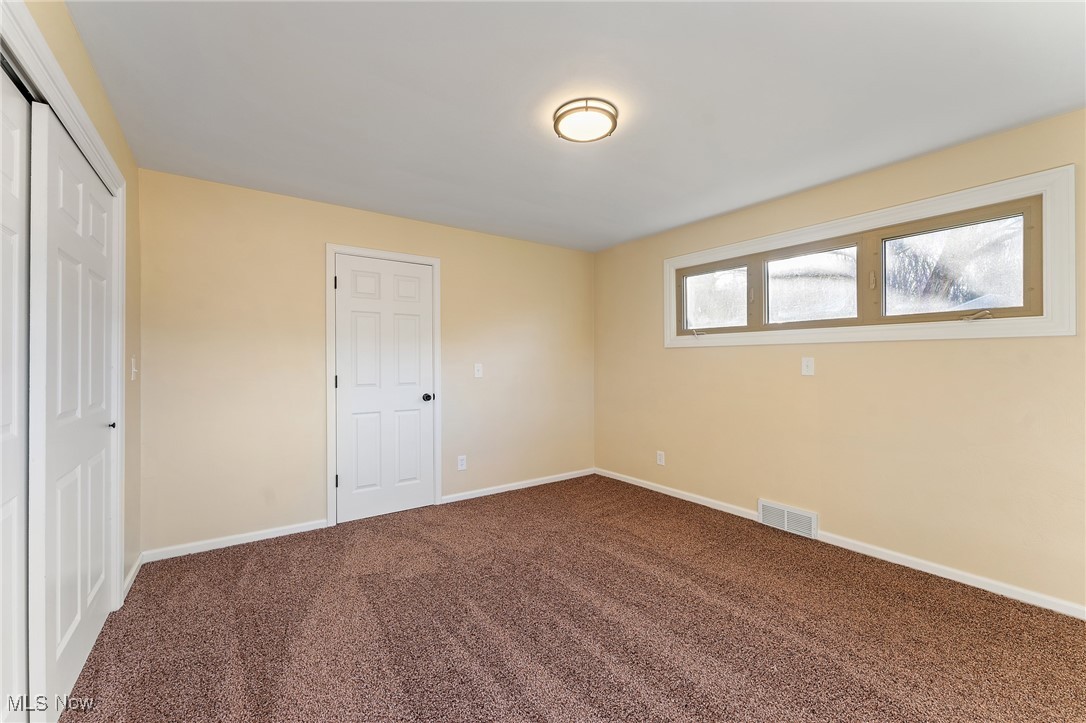 409 Golf Drive, Brookfield, Ohio image 14