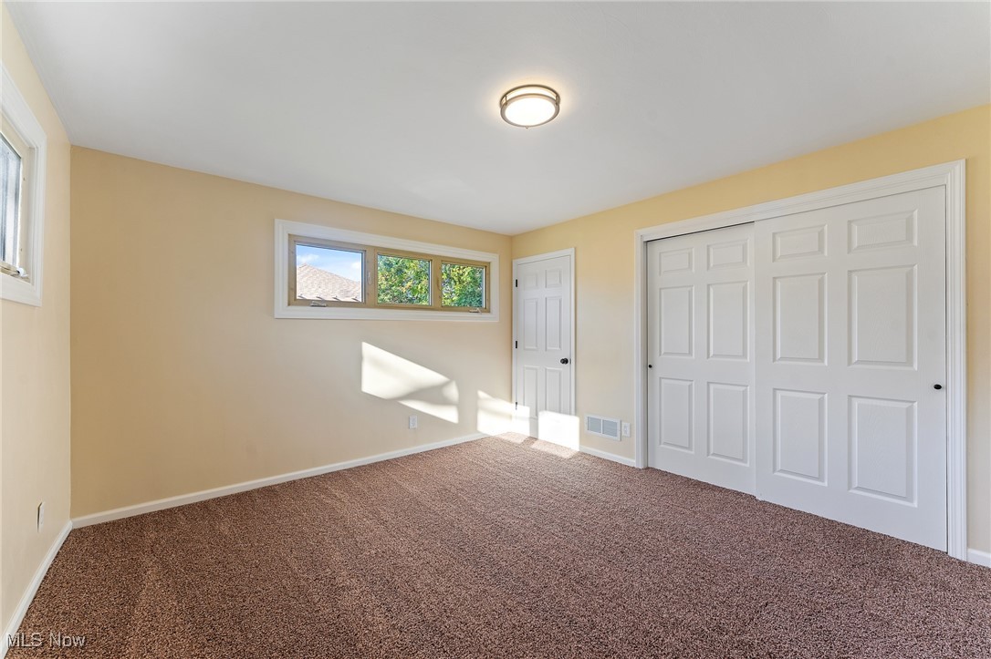 409 Golf Drive, Brookfield, Ohio image 13