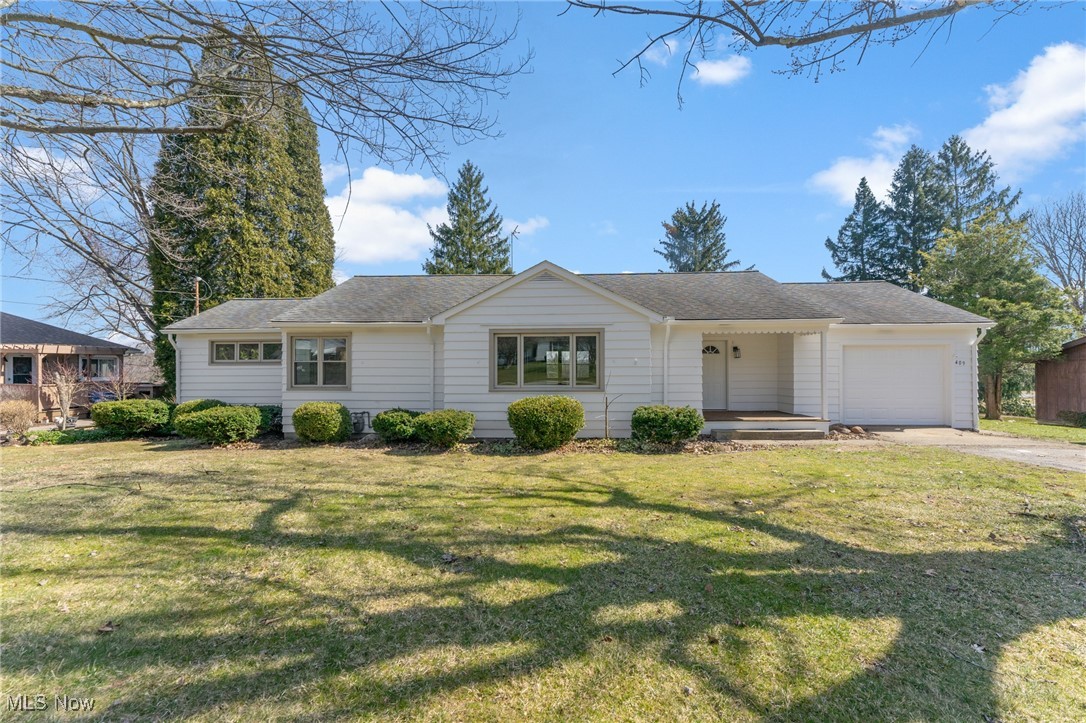 409 Golf Drive, Brookfield, Ohio image 1