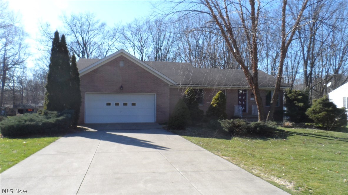 CHARMING 3 BEDROOM RANCH WITH OPEN FLOOR PLAN AND 3 SEASON SUN ROOM TO BACK YARD. ENTER THE HOME THRU THE GARAGE TO THE 1ST FLOOR LAUNDRY WITH WASHER AND DRYER, 2 BEDROOMS AND FULL BATH (POCKET DOOR SEPARATES THIS "WING" FOR PRIVACY). SPACIOUS KITCHEN WITH APPLIANCES & LOTS OF CUPBOARDS OFFERS EAT IN AREA WITH MORE STORAGE AND ACCESS TO SUNROOM. LIVING AREA AND DINING AREA ARE OPEN TO ALLOW MANY POSSIBILITIES. MASTER BEDROOM OFFERS DBL CLOSETS AND ADJACENT FULL BATH. BASEMENT IS CLEAN AND COULD BE FINISHED FOR ADDITIONAL LIVING SPACE. HOME WARRANTY INCLUDED!! DON'T MISS OUT ON THIS ONE!!!!