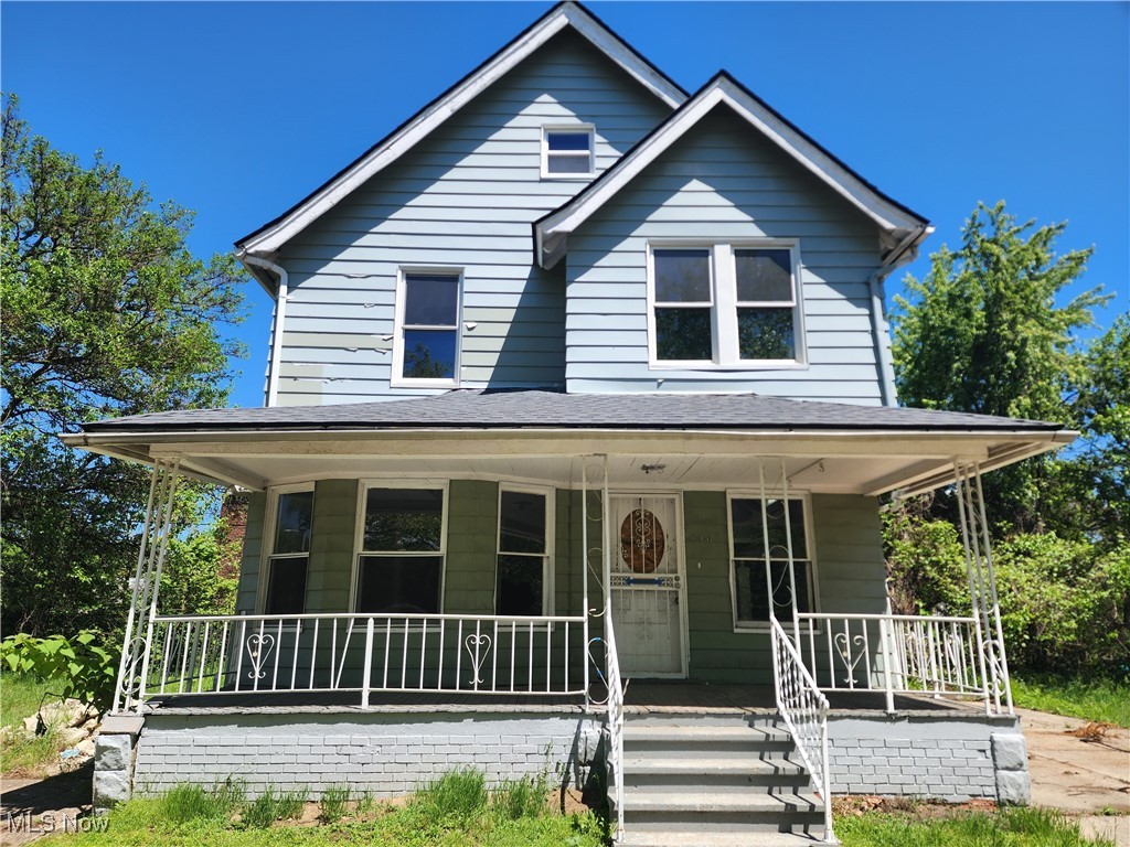Spacious and full of potential, this 4-bedroom, 1-bath Colonial on Birchdale Avenue in Cleveland offers a fantastic opportunity for a homeowner or investor looking to add value. With 1,367 sq ft of living space, this home features a roomy first floor layout including a welcoming foyer, large living room, formal dining room, and kitchen—all with great bones and ready for your vision.
Upstairs, you'll find four well-sized bedrooms and a full bathroom, plus a walk-up attic that offers potential for additional finished living space. The exterior is already in great shape with durable vinyl siding and a newer roof, giving peace of mind and curb appeal.
While the interior needs some updates, this home is a true blank canvas in a convenient Cleveland location. Whether you're looking to create a beautiful residence or a solid income-producing property, this one is ready to be brought back to life!
Don’t miss your chance—schedule your tour today!