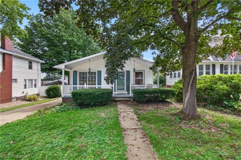 Homes For Sale - 852 Phillips Road Northeast Rd<br/> Stark County, Massillon, OH 44646