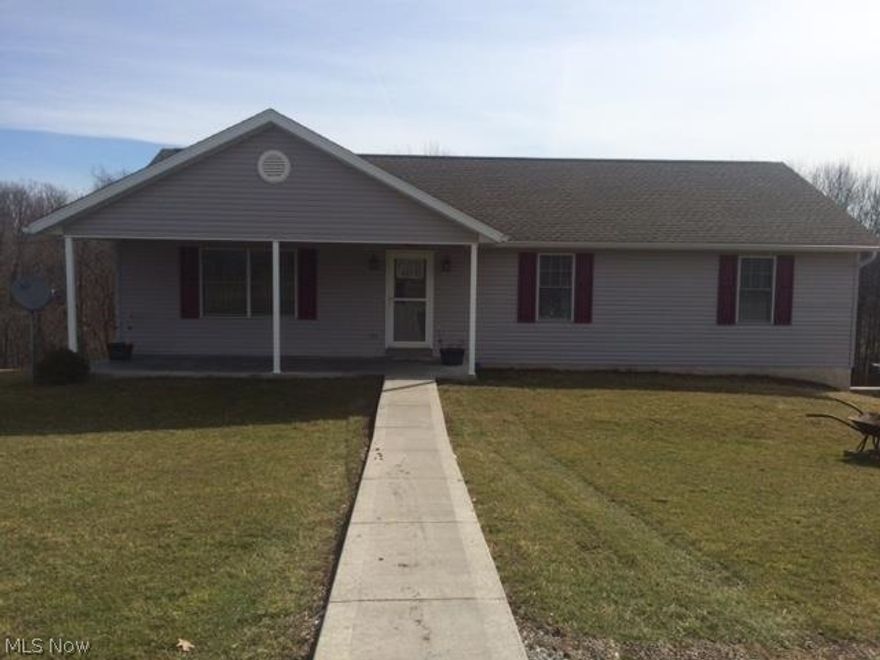 Very nice well constructed 3 year old Amish built home. Nice 1 acre yard, open floor plan with hardwood floors. Sq. ft. per auditors report.