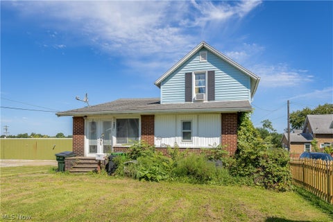 Photo of 439 W Main Street, Alliance, OH 44601 (MLS # 5240819)