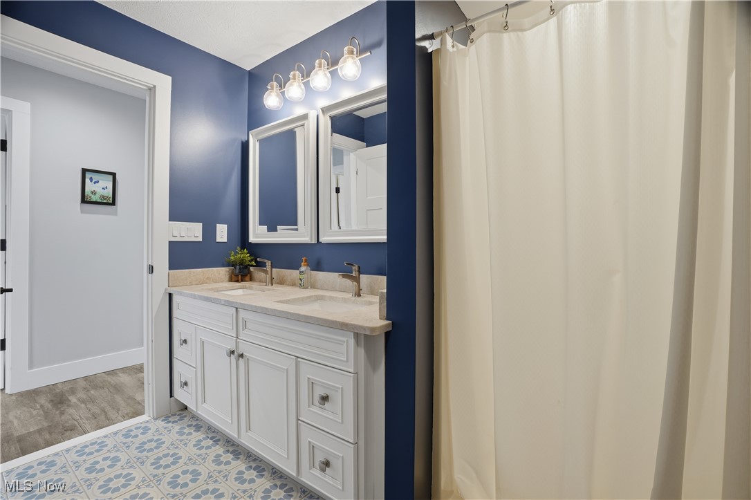 Roaming Rock Xiv - Residential