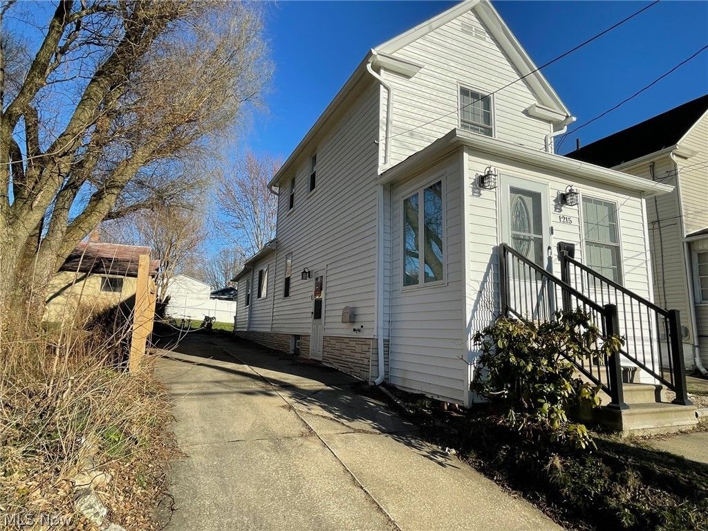 Photo of 1215 Sherman Street, Akron, OH 44301 (MLS # 5192134)