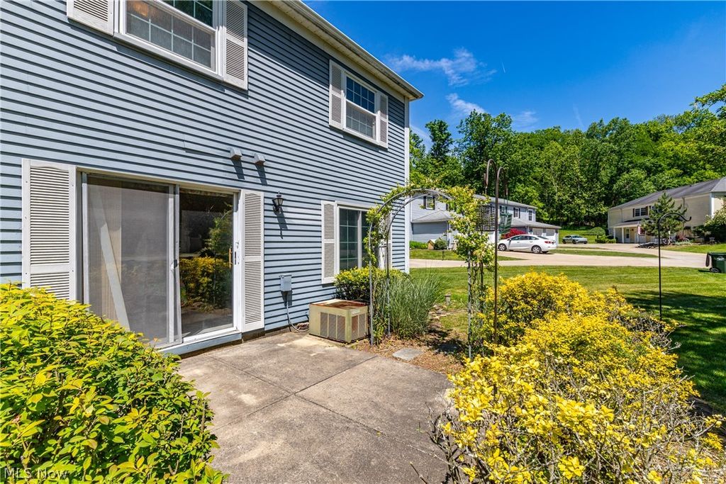 Photo of 13652 Oakbrook Drive, North Royalton, OH 44133 (MLS # 5215971)