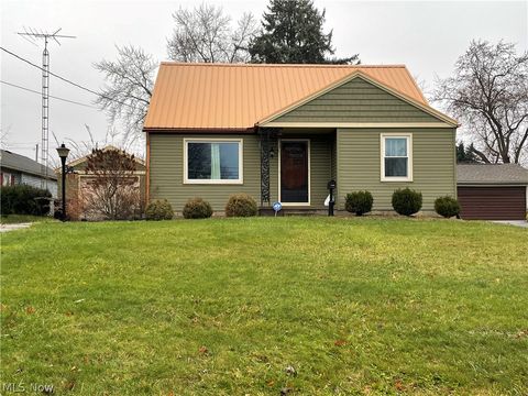 Photo of 809 Lakeview Avenue NW, Canton, OH 44708 (MLS # 5203196)