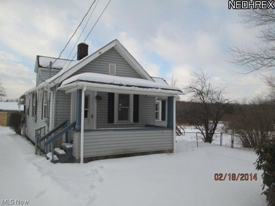 2 bedroom ranch on large lot.  3 parcels total- #01302784 & # 01302783