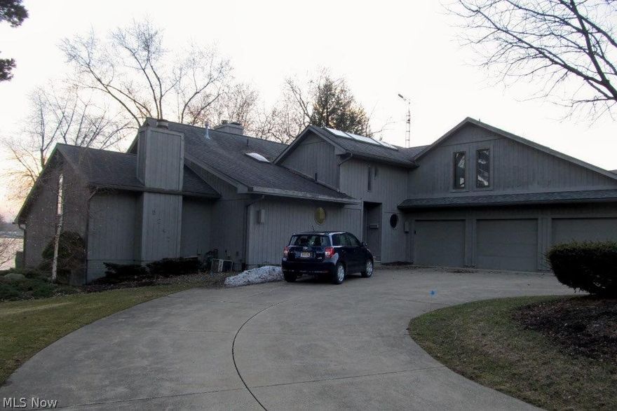 Unique lakefront contemporary home with spectacular sunsets 5 minutes away from schools, shopping center and freeway. 4-6 bedrooms and 4.5 baths on large, fenced-in lot on cul-de-sac.