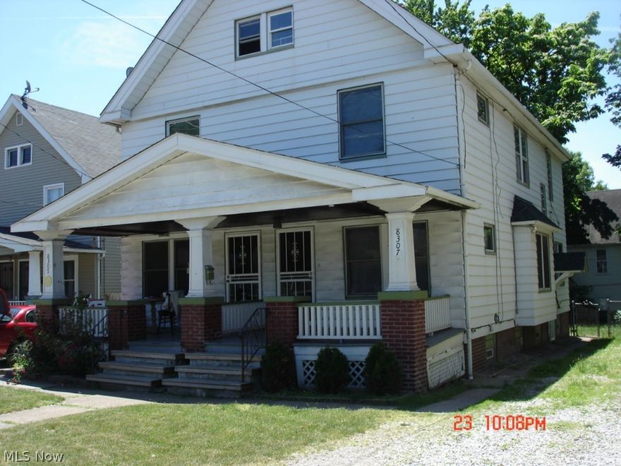 Great Duplex with good income. Basement on both sides. Finished with showers. Glass block windows. All natural woodwork. Leaded glass cabinets in dining room. Newer roof.  Newer furnaces. All new plumbing on both sides.