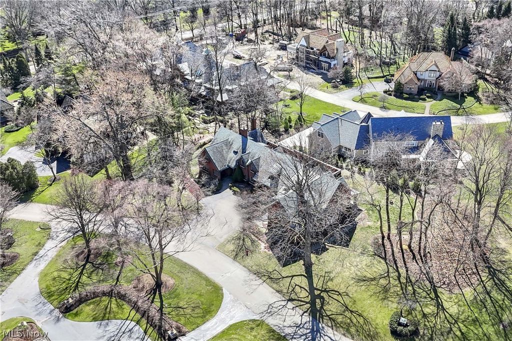 Photo of 10 E Hanna Lane, Bratenahl, OH 44108 (MLS # 5191524)