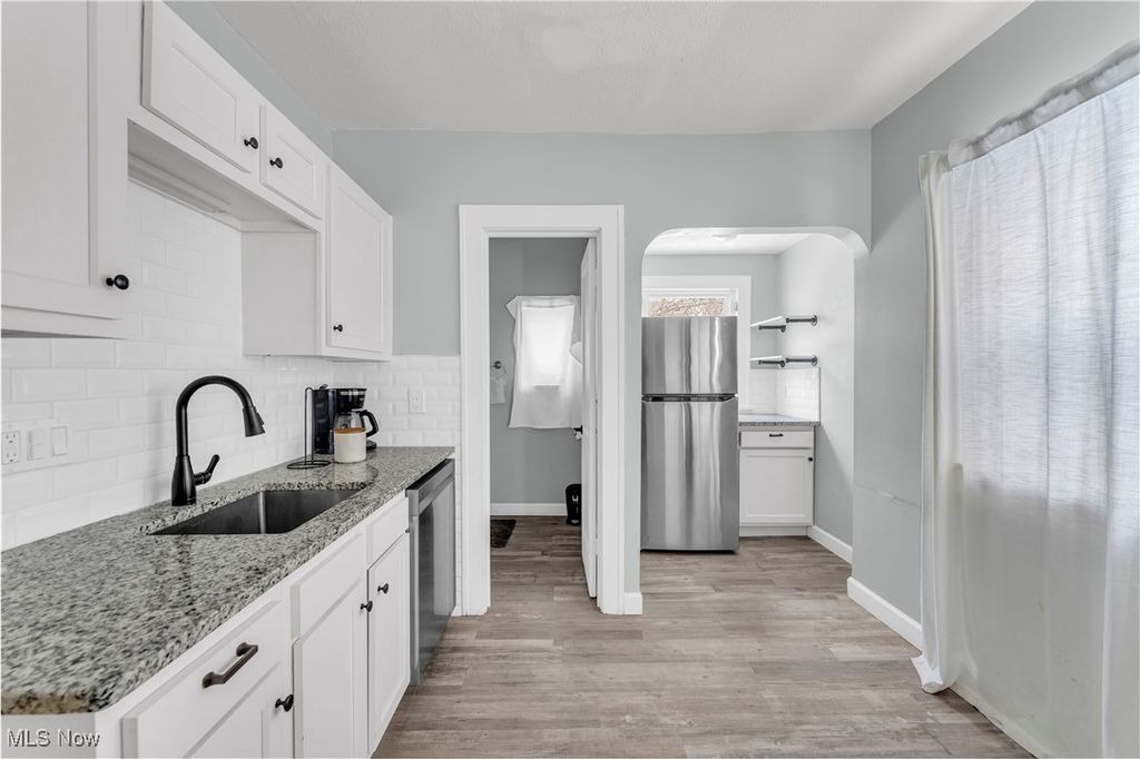 Photo of 2017 Goodnor Road, Cleveland Heights, OH 44118 (MLS # 5176910)