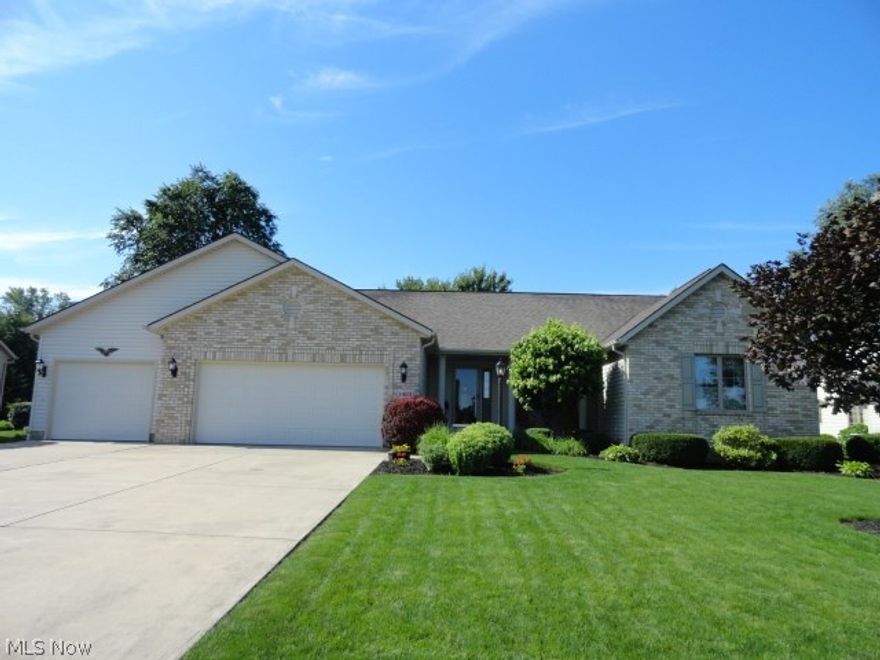 Quality, custom built ranch w/ in-law suite or 2nd fantastic Master Suite.  Great room w/ cathedral ceiling and dining room area, nice kitchen & dinette.  Beautiful sun room overlooking nicely landscaped backyard.  Finished Rec-room w/ bar and 4th full bath, plus 3 car garage.  Close to Washington Sq. & walking trail.