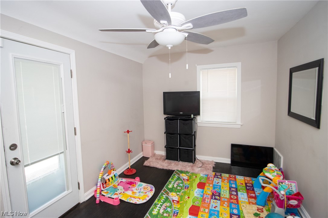 Utopia Beach 04 - Residential