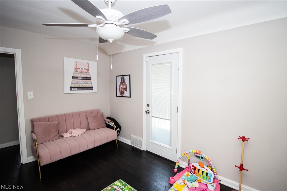 Utopia Beach 04 - Residential