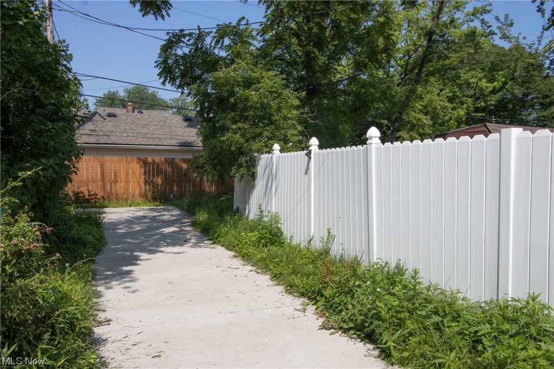 Utopia Beach 04 - Residential