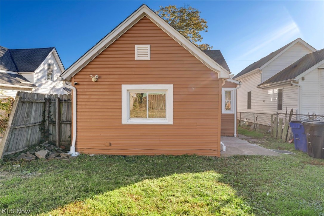 James M Hoyts - Residential Lease