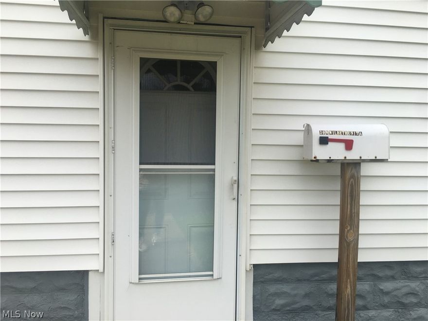 EFFICIENCY APARTMENT ON BACK OF A HOME!  This is a TOTALLY REMODELD apartment that has one room for a living area, a separate area for a sleeping and fully equipped kitchen and full bathroom. There is a basemen area and laundry hookup. The apartment has off street parking, a balcony , shared patio area, and a large back yard. All applicants will be asked to apply online with a $50 application fee per adult. One small pet with a $500 non refundable pet fee. Tenant responsible for supplying laundry machines.